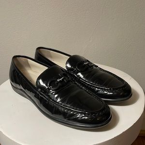 SALVATORE FERRAGAMO Glossy Soft Patent
Gancini Horsebit Loafers Matte Black HW